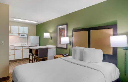 Deluxe Studio - 1 King Bed